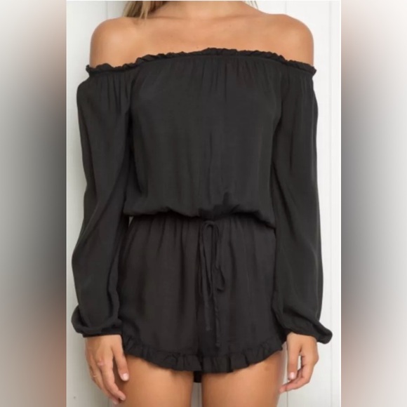 Brandy Melville Gabriella Long Sleeve Ruffle Romper One Size Fits Most - Picture 2 of 10